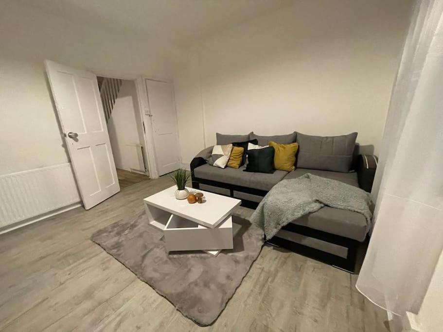 Beautiful 2 Bedroom On Tower Bridge London Exterior photo