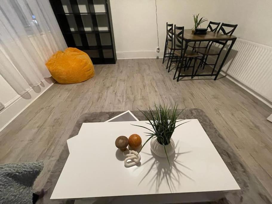 Beautiful 2 Bedroom On Tower Bridge London Exterior photo